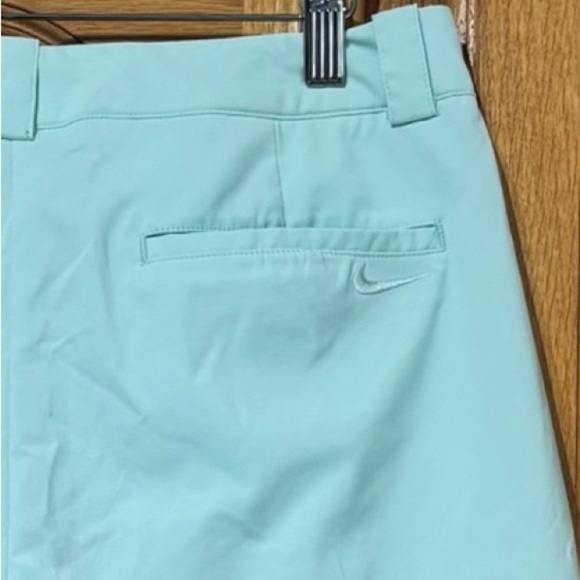 NWOT Nike Golf Dri-FIT Women's Water Resistant Mint Colour Shorts 8/Medium - Picture 7 of 7